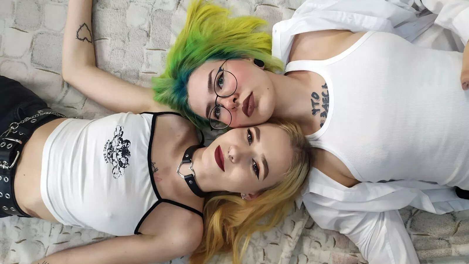 MollyAndAlison's Webcam Recorded