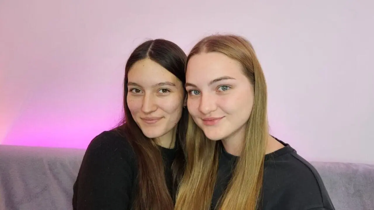 OliviaAndMary's Webcam Recorded